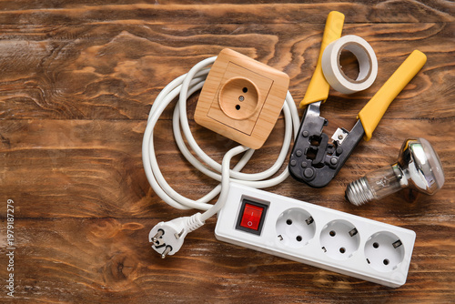 Electrician's tools, light ...