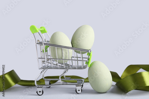 Small shopping cart with Ea...