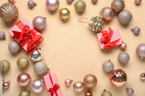 Frame made of Christmas bal...