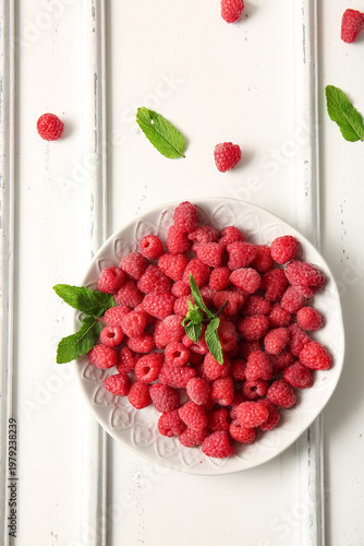 Plate with fresh raspberrie...