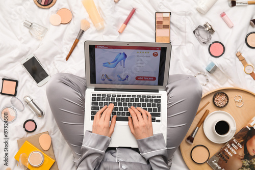 Woman with laptop, makeup p...