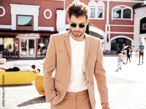 Quadro su tela Handsome confident stylish hipster lambersexual model