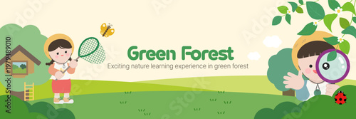 여름 숲속 풀밭에서 신나는 표정의 나비를 잡고 있는 곤충채집 중인 여자아이와 돋보기로 무당벌레를 보고 있는 남자아이의 자연학습 숲체험 일러스트