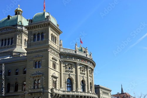 Das Bundeshaus in der Altstadt von Bern