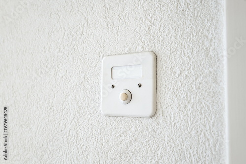 Foto Close up of a classic square doorbell with a round button and name plate on a ro