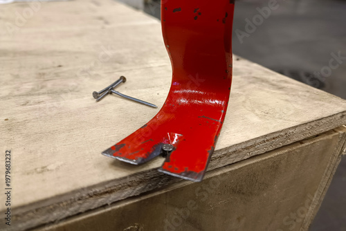 Quadro su tela Opening a crate in a warehouse, store, or customs office