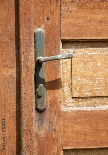 The old door and clique