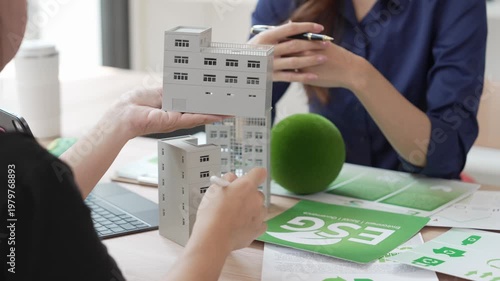 A group of Asian business leaders discussed ESG strategies, risk management, workshops on SDG reports, climate change, green finance, and environmentally friendly investment.