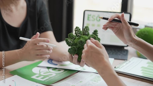 A group of Asian business leaders discussed ESG strategies, risk management, workshops on SDG reports, climate change, green finance, and environmentally friendly investment.