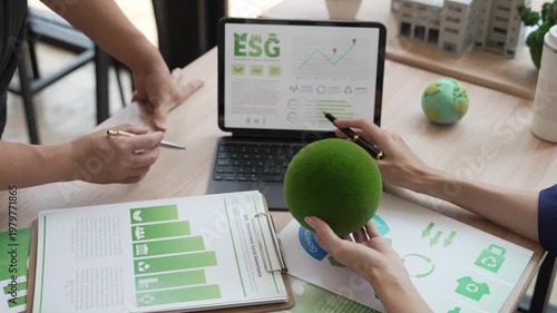 A group of Asian business leaders discussed ESG strategies, risk management, workshops on SDG reports, climate change, green finance, and environmentally friendly investment.