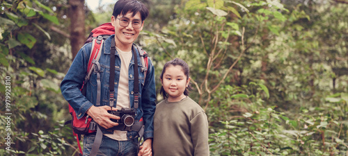 Photos During holidays, tourists flock to hike in the forests and mountains of Asia