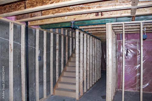 Foto Interior view of an unfinished basement construction site featuring wooden frami