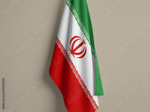 Drapeau de l'Iran sur fond uni