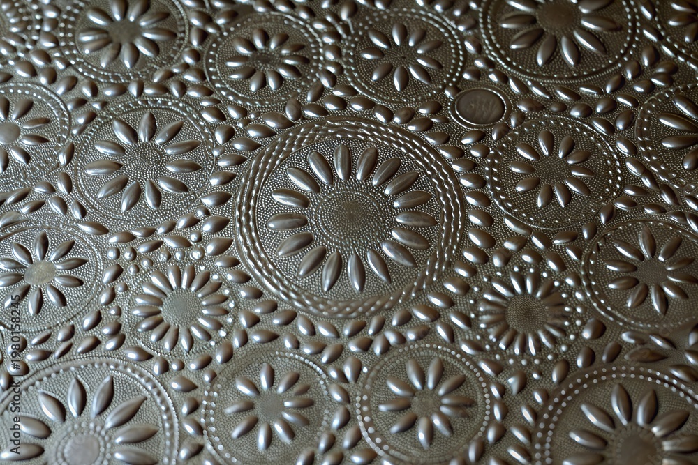 Fototapeta premium natural silver embossed floral medallion pattern texture background