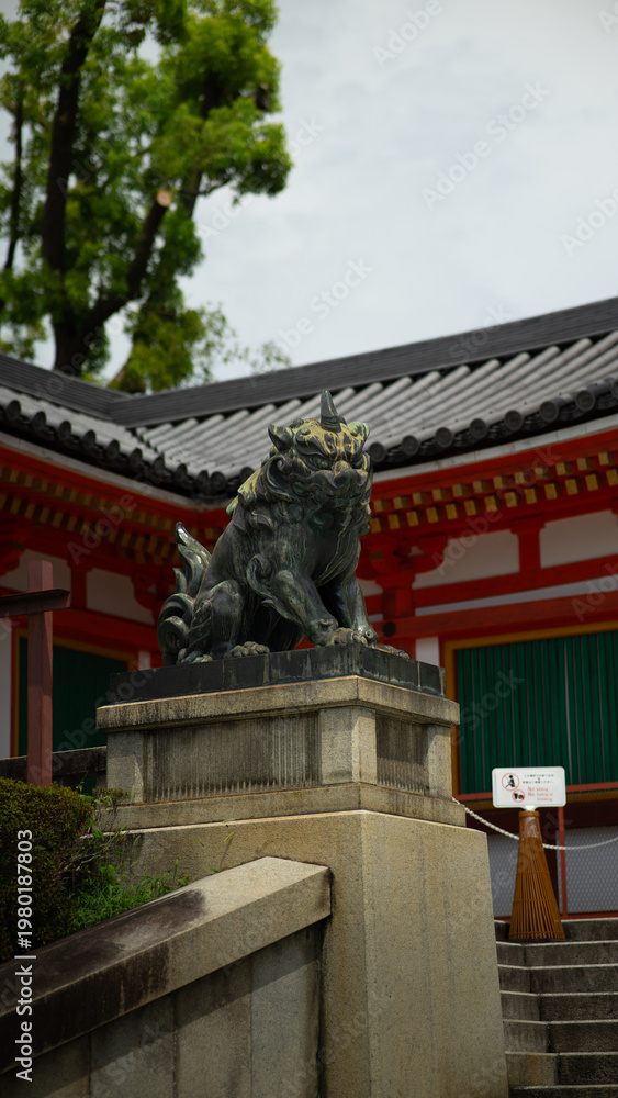 Obraz premium statue of the lion, Yasaka Pagoda, Hokan-ji Temple, Kyoto Japan