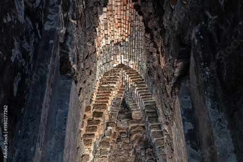 Photos Perimeter walkway inside the ruins of Prasat Nakhon Luang, a historic site that served as a royal palace and temple complex, in Ayutthaya, Thailand
