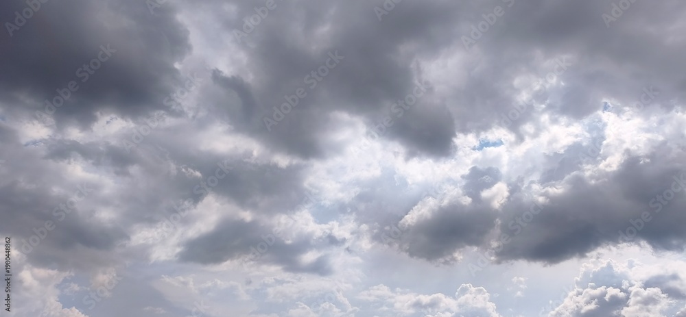 Fototapeta premium Dramatic Overcast Sky with Dark Storm Clouds