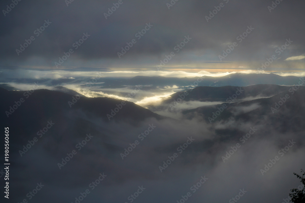 Obraz premium Sea of clouds between mountain ridges at dawn in Hokkaido Japan, as layers of mist roll through the mountain valleys of Hokkaido, Japan