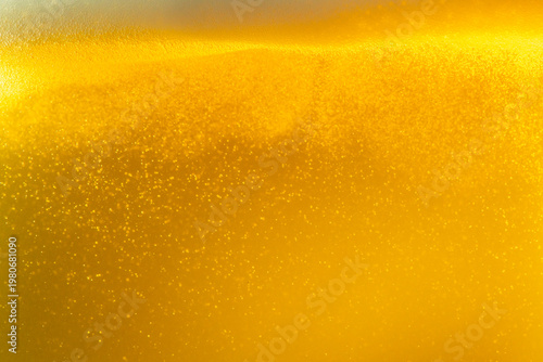ビールを注ぐグラス