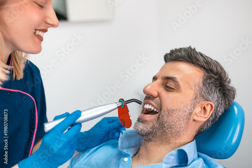 Foto Dental curing light treatment