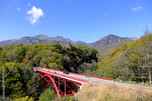 山梨県北杜市東沢大橋と八ヶ岳