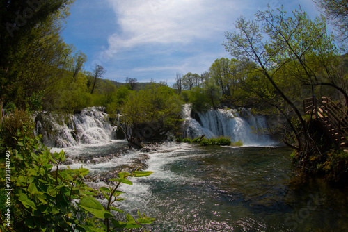 Fotografía This 800-meter-long sequence of waterfalls and cascades with a vertical drop of 54 meters is the largest and longest waterfalls complex in the National Park