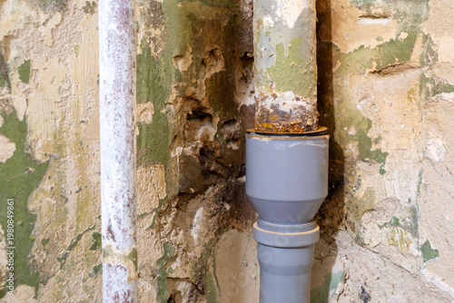 Sewer pipe repair. Partial replacement of the old cast iron pipe with a new plastic one.	