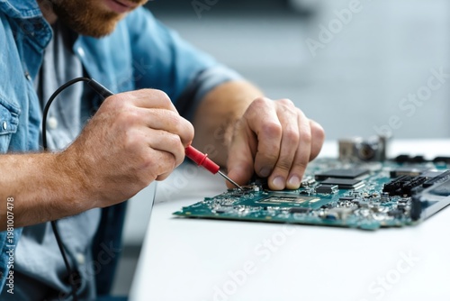 Tech fixes motherboard