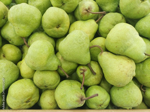 Fotografía Fresh green Packham pears heap