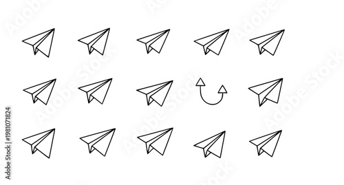 Minimal Paper Airplane Icons Set – Flat Vector Flight Symbols Collection for Communication and Travel Concepts