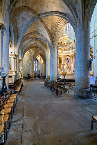 Fotografía Exploring the interior of Basilica of St Saviour in Dinan France