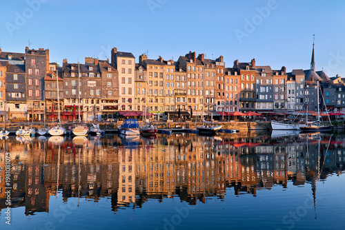 Konstfotografi Harbour at sunrise in Honfleur Normandy France