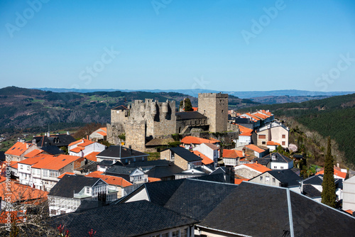 Quadro su tela Imposing 14th Century Medieval Castle of Castro Caldelas, Gothic Military Archit