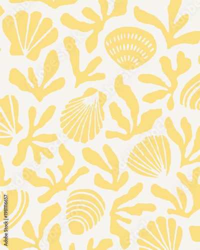 Sea shells, fossils and mollusks seamless pattern. Summer beach hand-drawn seaside vector print. Fashion textile bright multicolored illustration. Seashore elements design for fabrics, wallpaper
