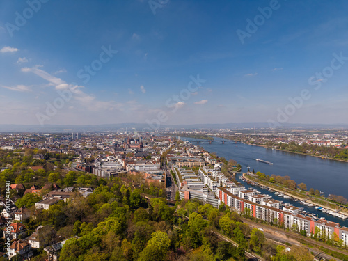 Wallpaper Mural Mainz aus südlicher Perspektive (April 2026) mit Sankt Stephan, Dom und Bonifaziustürmen,  Torontodigital.ca