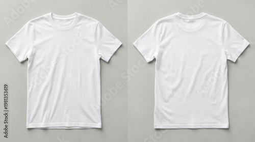 Maqueta de una camiseta de color blanco. Vista frontal y posterior