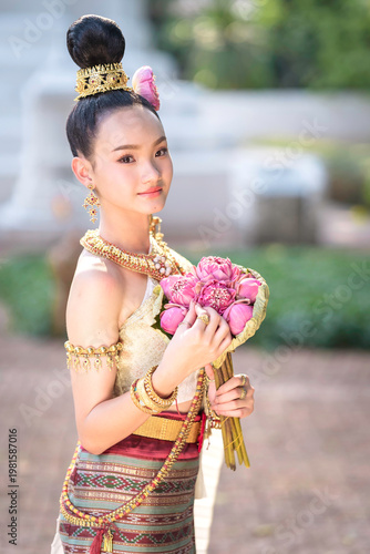 Cuadro en lienzo Thai Woman in Traditional Costume Holding Pink Lotus, Elegant Cultural Portrait