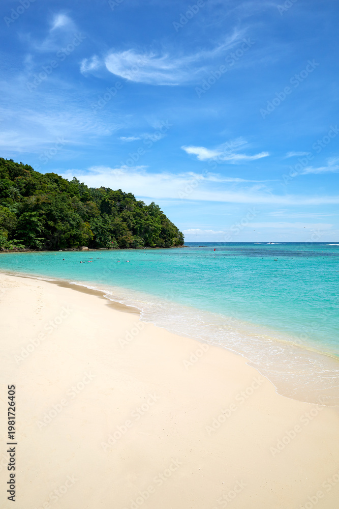 Fototapeta premium The beach on Sapi Island, Tunku Abdul Rahman National Park, Malaysia.