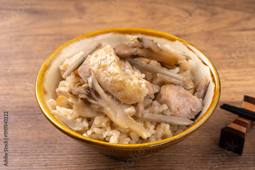 鶏と舞茸とごぼうの炊き込みご飯