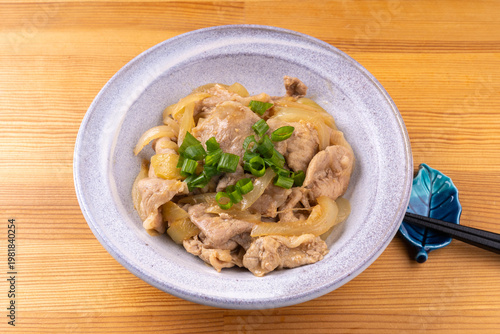 豚と玉ねぎの味噌炒め