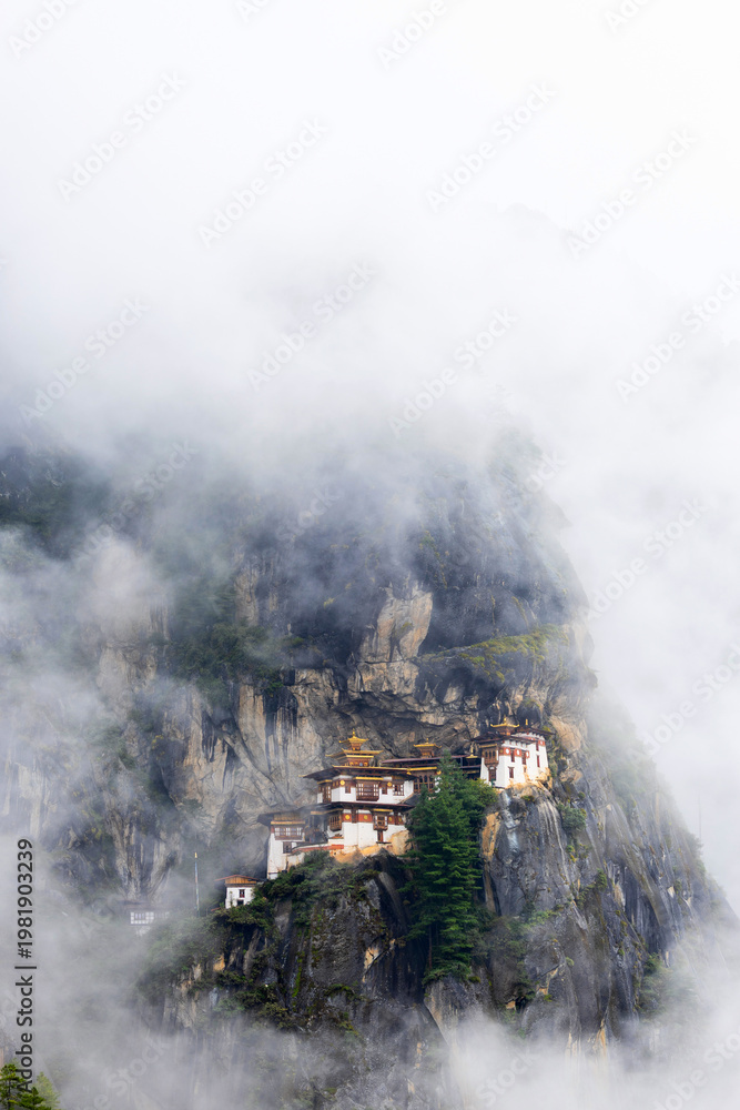 Fototapeta premium Misty Tiger's nest monastery in Himalayan mountains