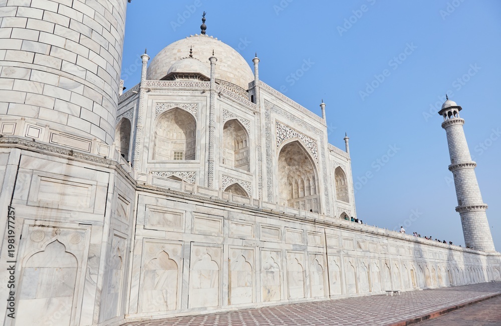 Fototapeta premium Agra's spectacular Taj Mahal, India's most iconic Mughal monument