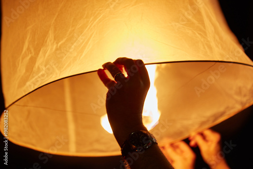 Fotografia The lanterns of Yi Peng and Loi Krathong, celebrated in Chiang Mai each November