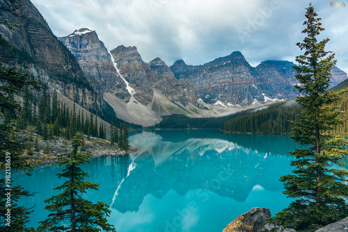 Bild auf Leinwand Majestic Canadian Rockies Landscape – Banff and Jasper National Parks Scenic Mountain Wilderness, Alberta Travel Destination