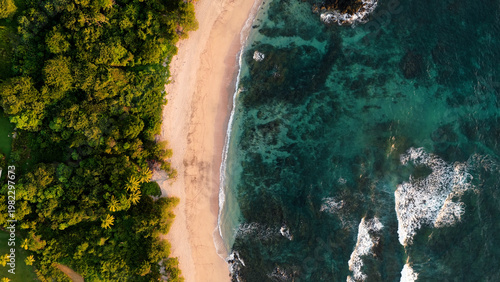 Schilderij op canvas Aerial view showing tropical white beach in costa rica