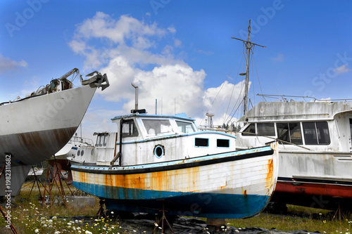Fotografija Boats in Disrepair Dry Docked