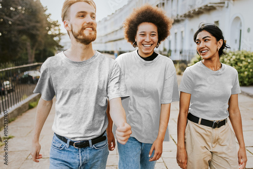 Canvas-taulu T-shirt mockups png with three diverse friend models