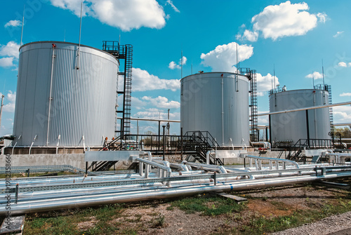 Industrial storage tanks and pipelines