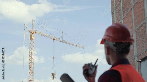 Fotografía Construction superintendent coordinating site works over two-way radio