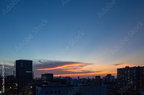 都市部の夕焼けの風景